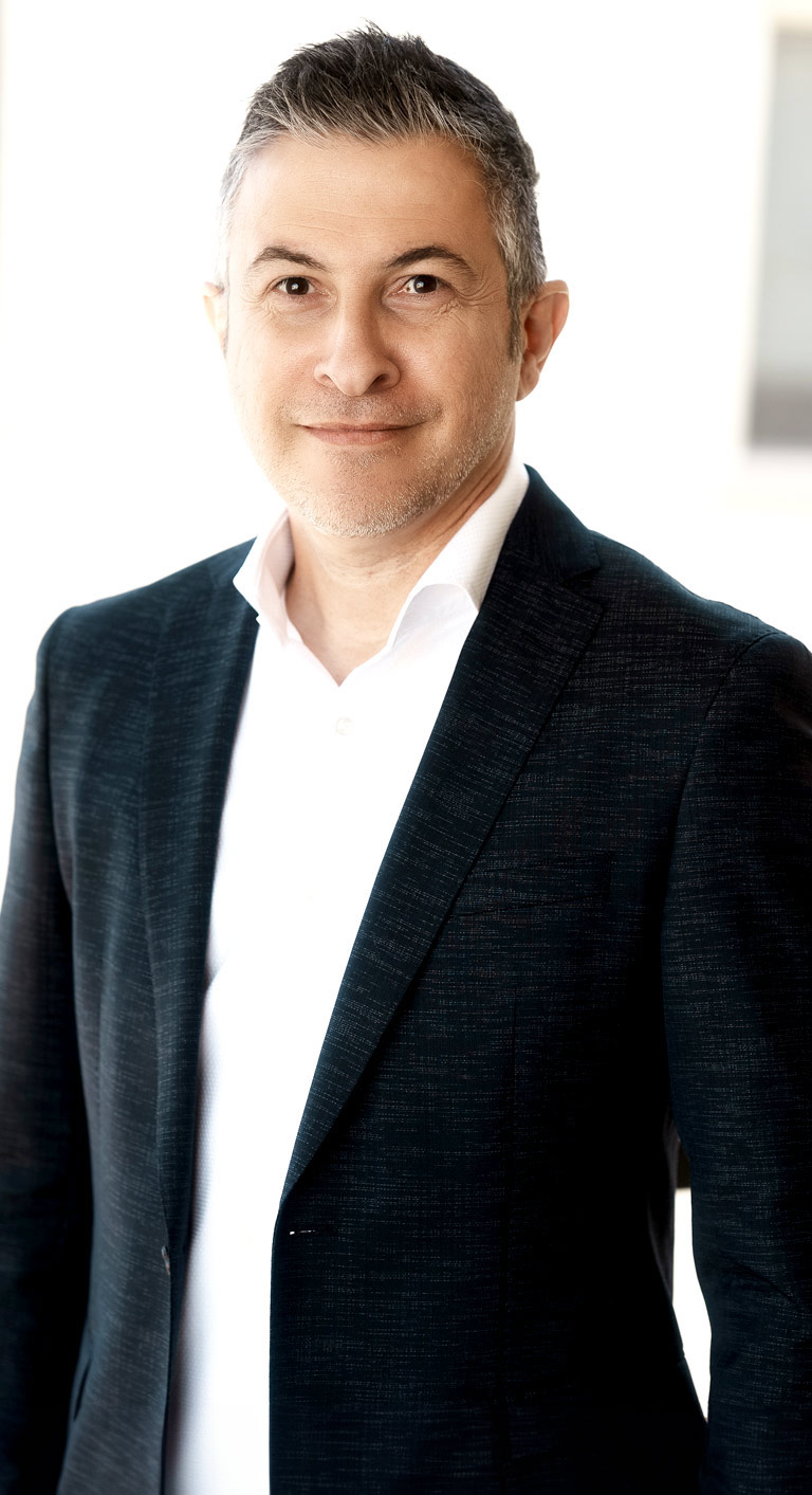 Ardavan Javid – Partner at Graphicwise Inc. Ardavan Javid