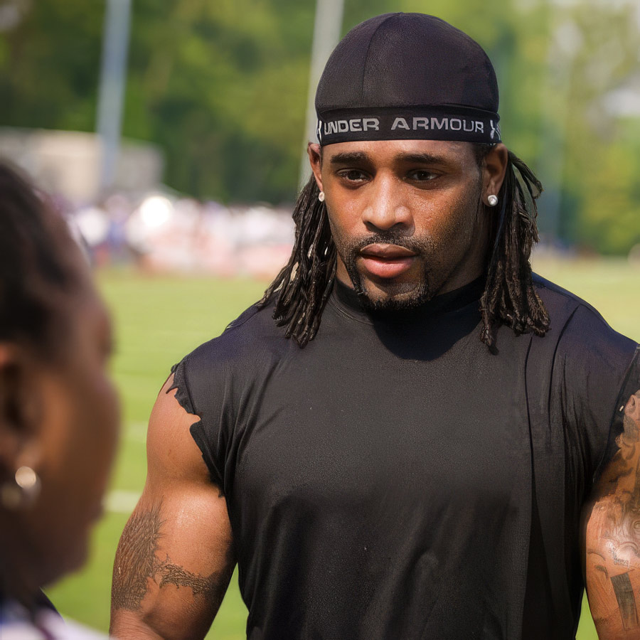 NFL's Bob Sanders Partners with Graphicwise for his Chasing Dreams Foundation Branding Campaign